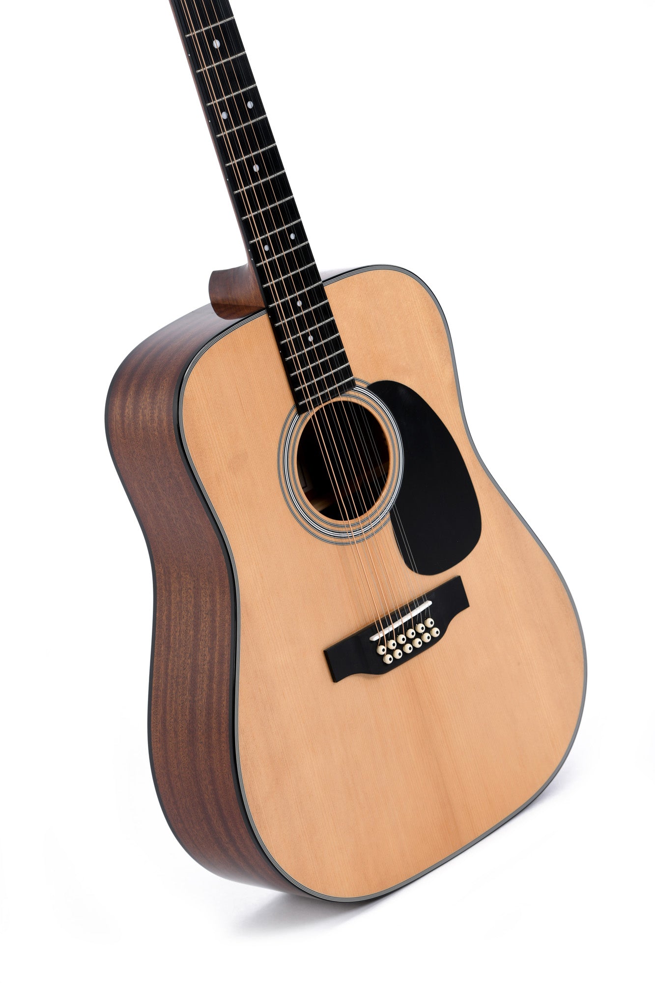 Modèle DM12-1, Dreadnought 12 cordes, table épicéa massif, f/e acajou, touche micarta, naturel brillant