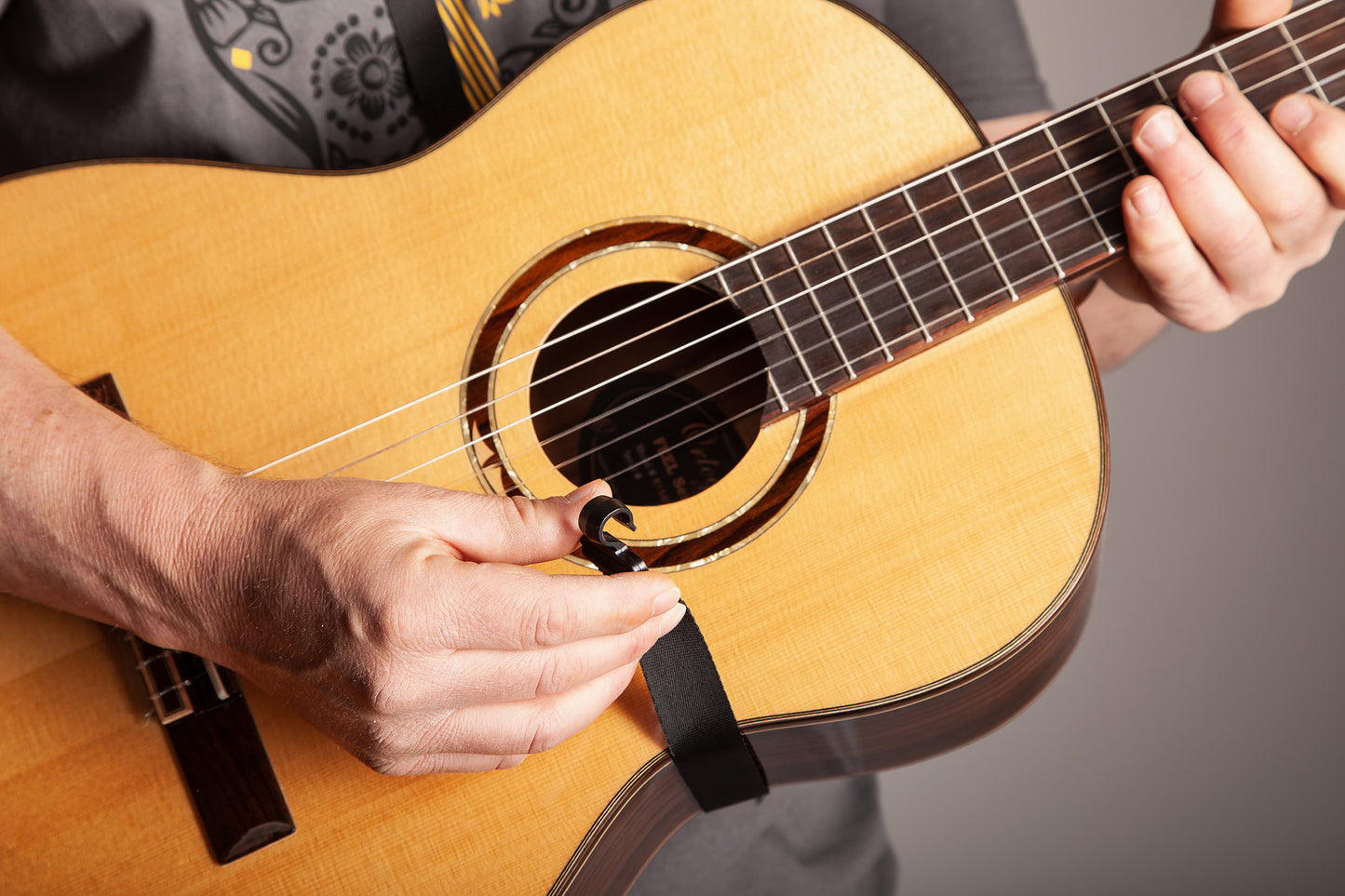 Courroie rosace pour guitare classique, nylon, largeur 3.7 cm, longueur de 80 à 100 cm, noir