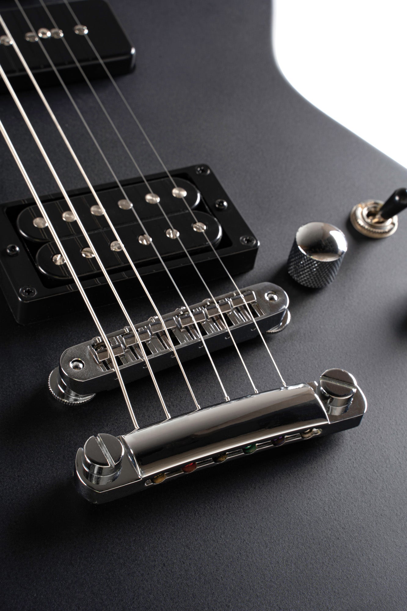 MBM-2P, signature Matt Bellamy, corps tilleul, manche érable, micros Manson & P90,"Kill" bouton, noir satiné