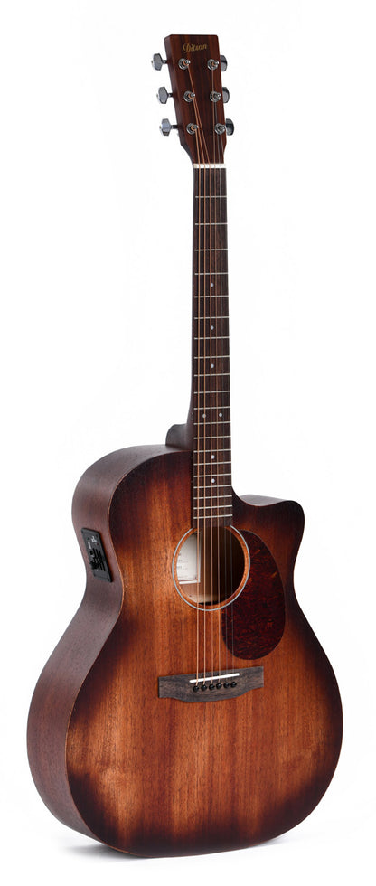Modèle GC-15E-AGED, Grand OM pan coupé, table acajou, fond & éclisses acajou, EQ Sigma, sunburst satiné vieilli