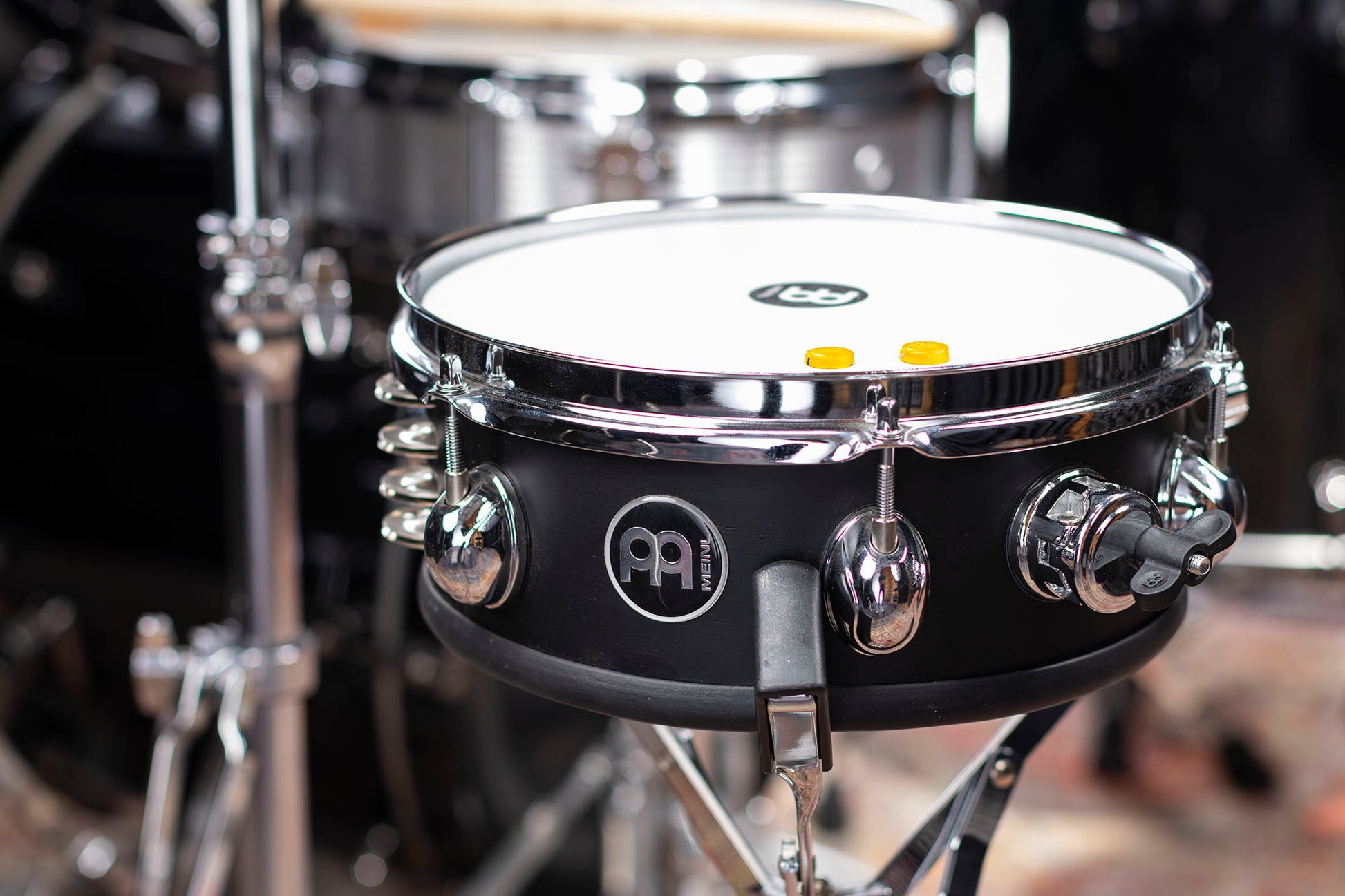 C.CLAIRE MEINL 10" avec clochettes de tambourins fût en érable noir mat