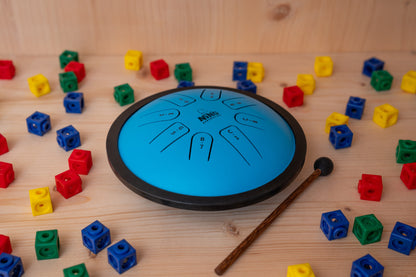 Small tongue drum bleu NINO Do mineur avec mailloches en caoutchouc et sac de transport
