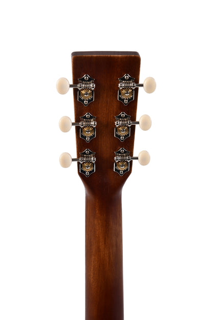 Modèle 000M-15E-AGED, Forme 000, table acajou massif, f/e acajou, touche & chevalet pau ferro, EQ Fishman, naturel"vieilli"