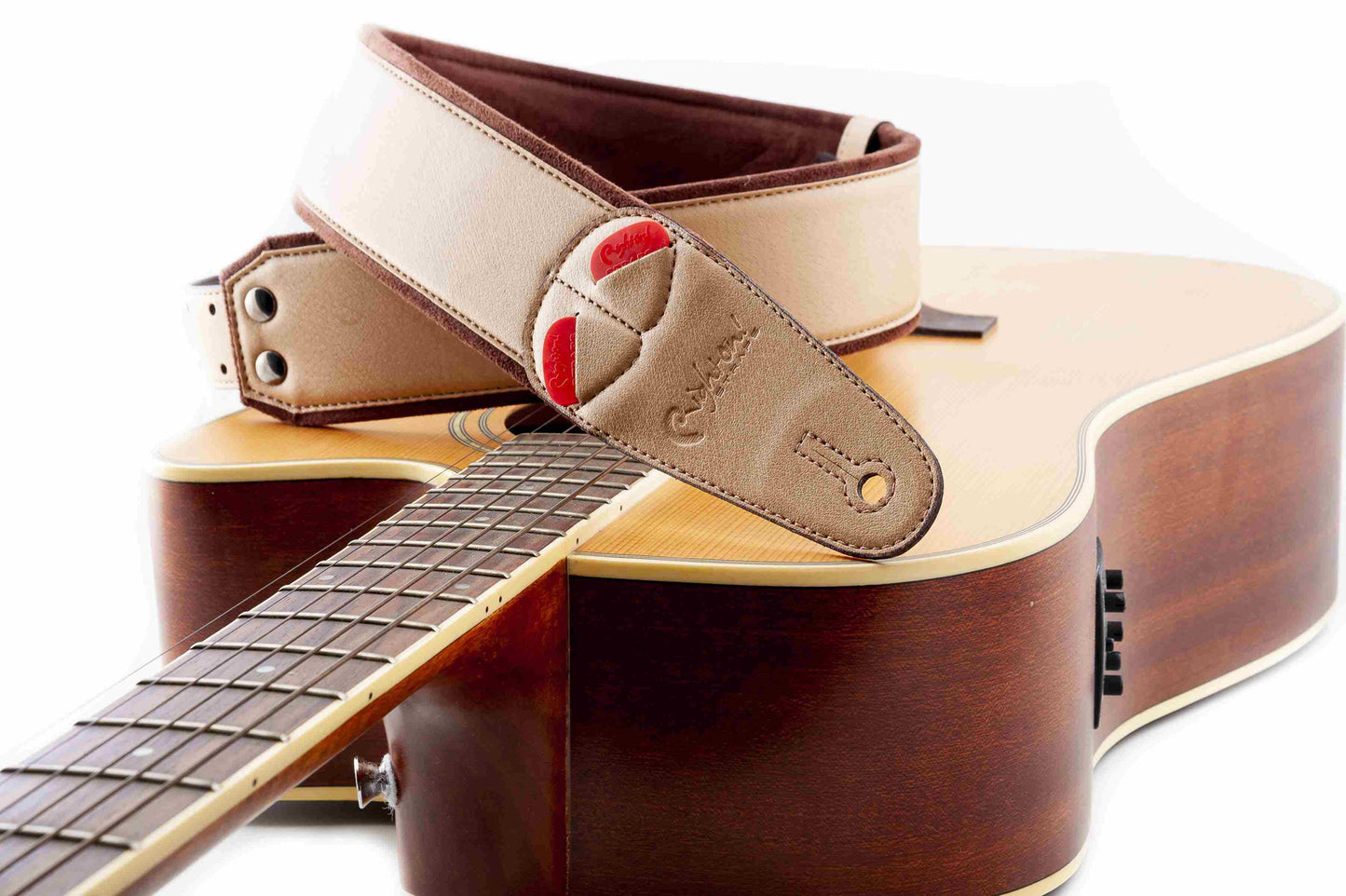 Courroie modèle CHARM, extérieur synthétique, largeur 6 cm, longueur 100 à 145 cm, porte-médiators intégré, beige