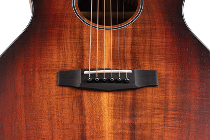 CORE-GA, forme Grand Auditorium, table blackwood massif, f/e blackwood massif, EQ Fishman Sonitone, soft case, light burst